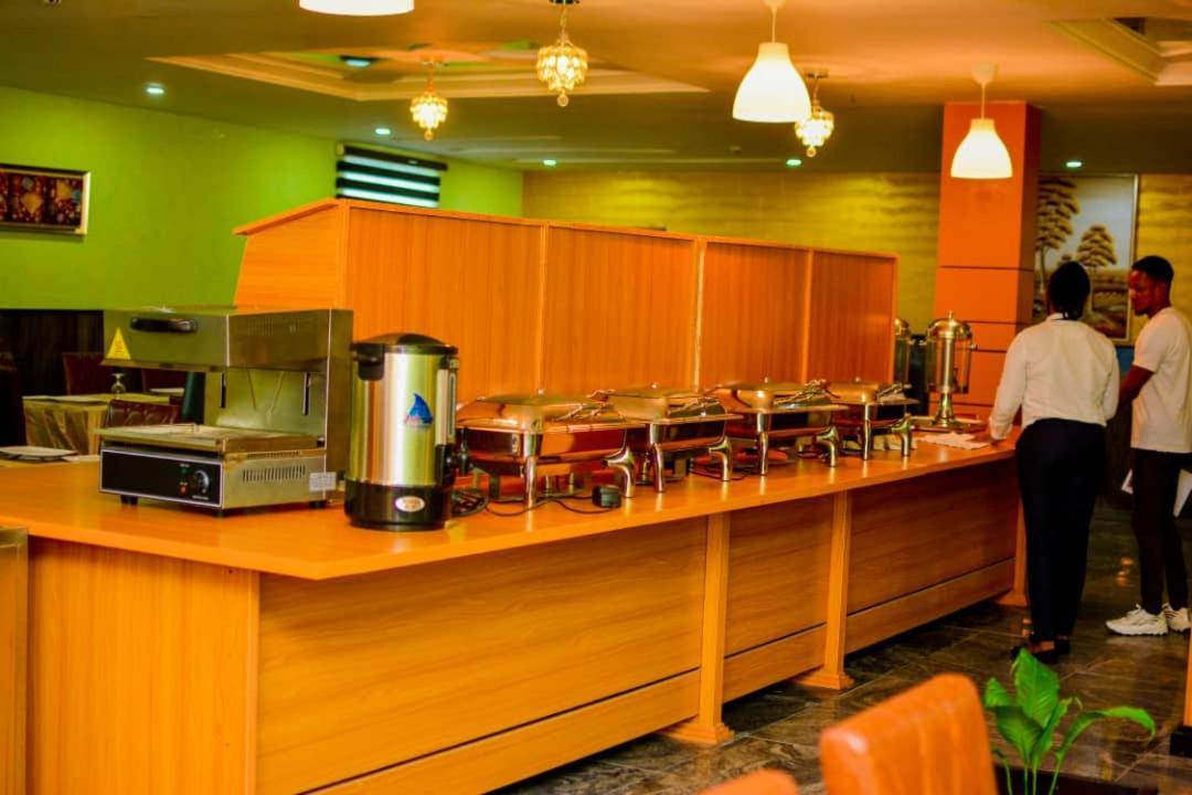 Wetland Hotel Ughelli Buitenkant foto