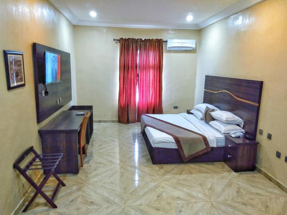 Wetland Hotel Ughelli Buitenkant foto